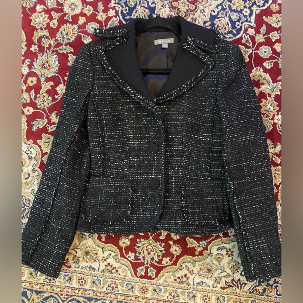 Excellent condition. Ann Taylor tweed blazer, Size 4